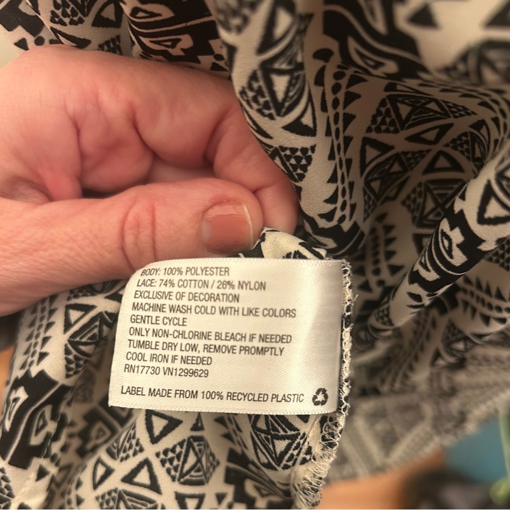 Xhilaration Black and White Tunic Tanktop - Picture 4 of 4
